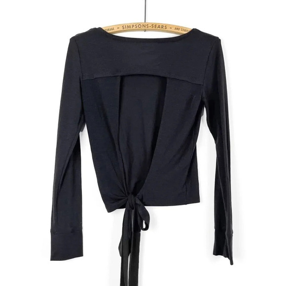 Gap Fit Womens XS Open Back Breathe Long Sleeve Tie Back Top Activewear Black - Picture 2 of 3